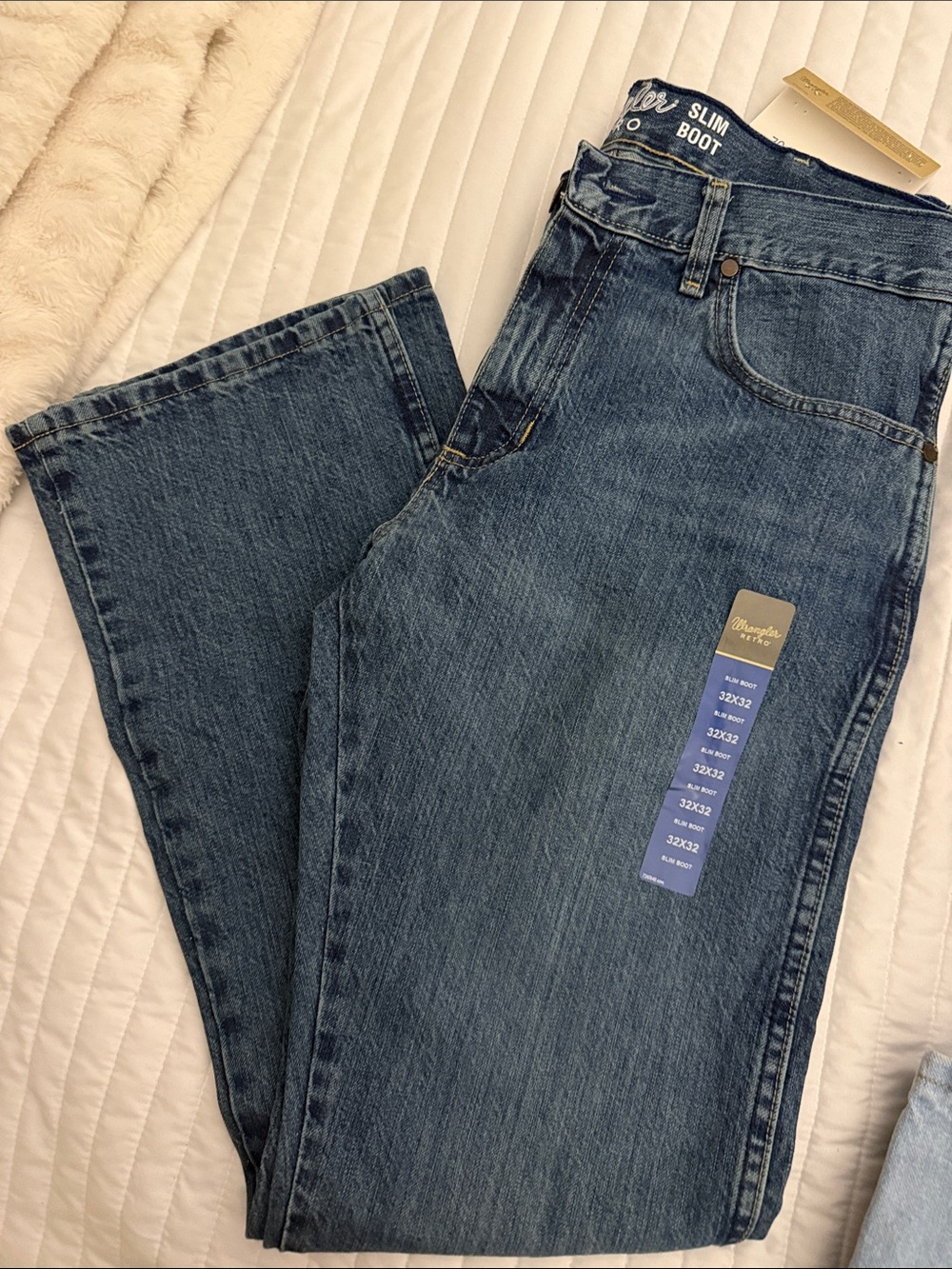 Wrangler Men’s Bootcut Jeans in Medium Blue Denim slim boot